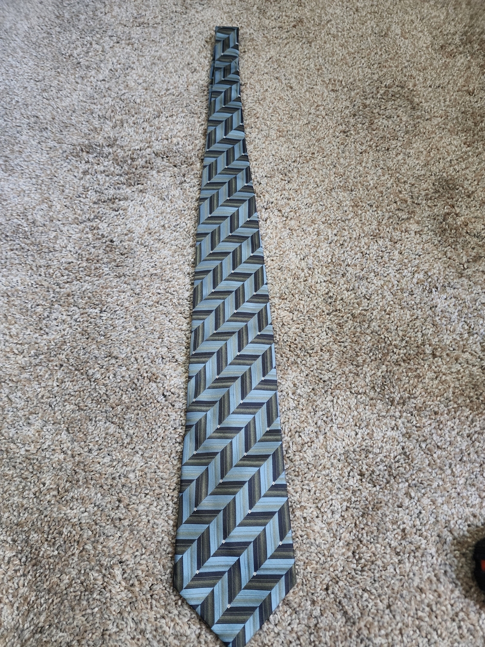 Geoffrey Beene Men's Chevron Pattern Necktie in Blue and Gray